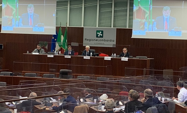 Debat a Milà sobre qüestions migratòries i mediambientals